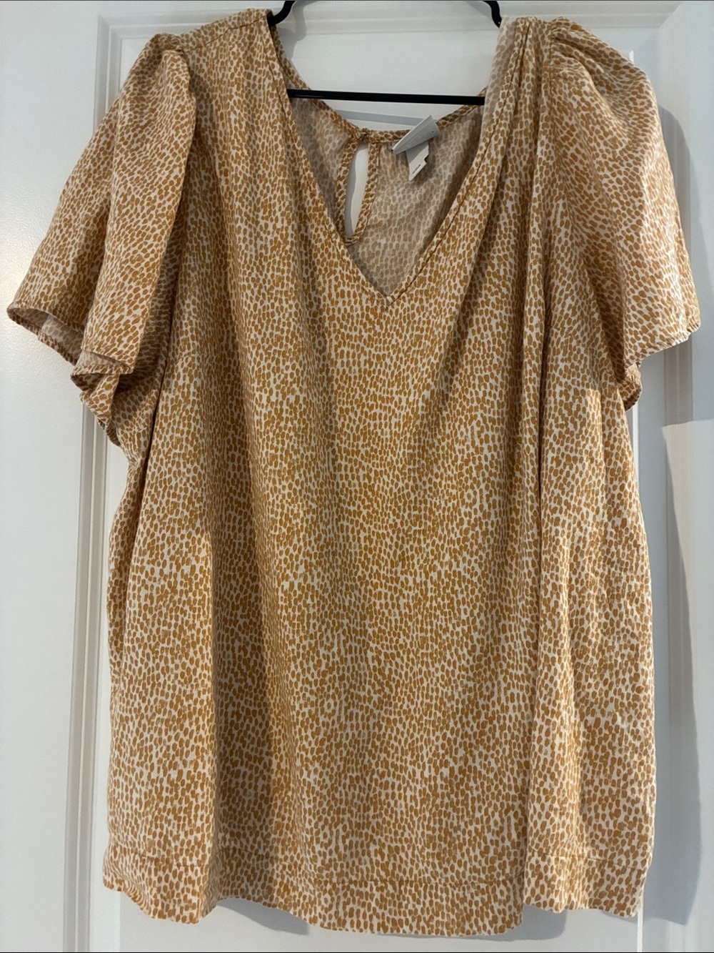 Ava & Viv Tan and White Speckled V-Neck Puff Sleeve Blouse
